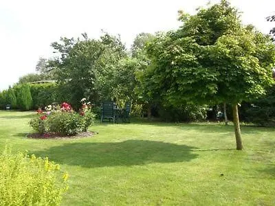 Holiday home Kleines Historisches Reetdachhaus Auf Altem Deich